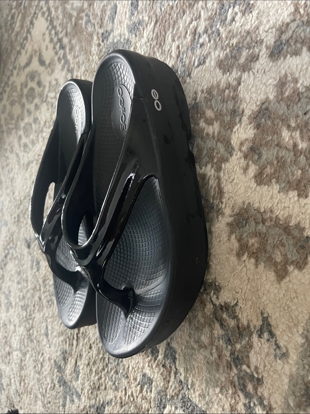 Oofos Oomega Oolala Recovery flip flops. Size 7 - Picture 6 of 7